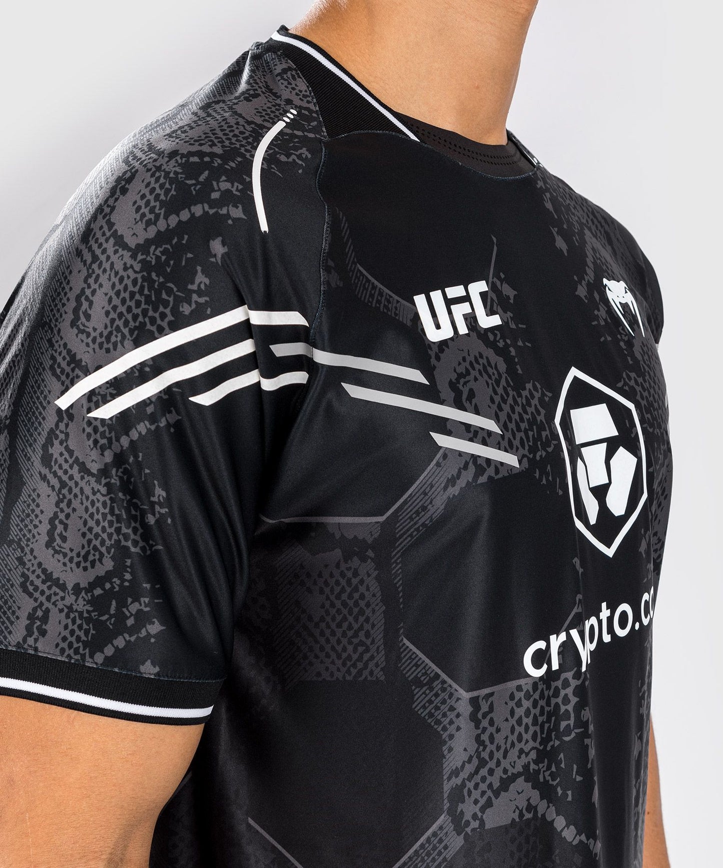 UFC ADRENALINE BY VENUM AUTHENTIC FIGHT NIGHT MEN’S WALKOUT JERSEY - BLACK