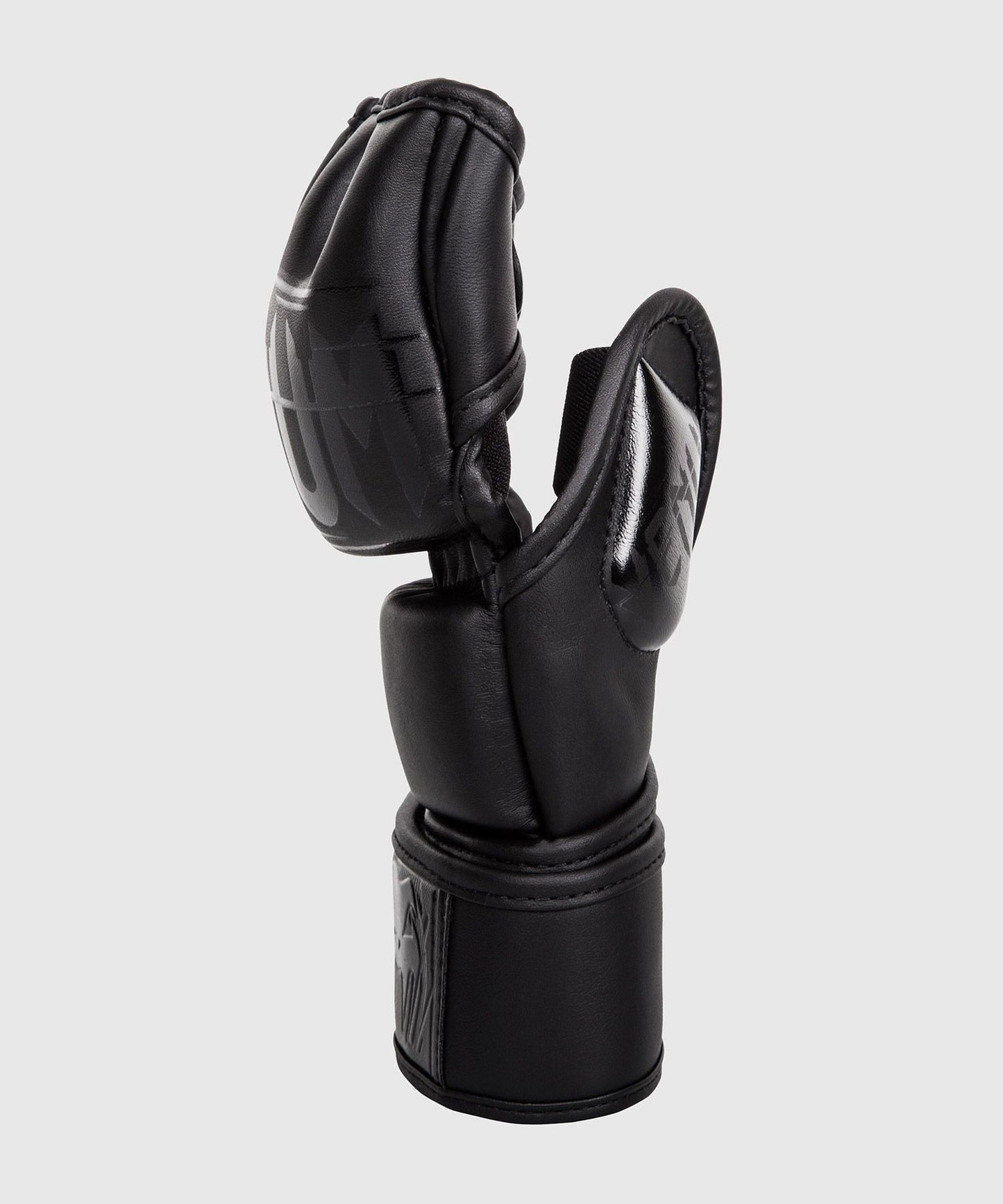 VENUM UNDISPUTED 2.0 MMA GLOVES - MATTE/BLACK