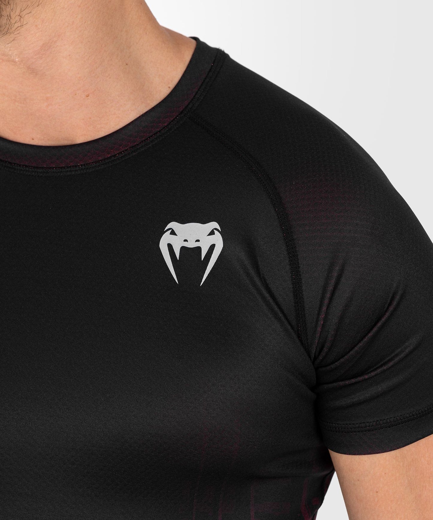 UFC VENUM PERFORMANCE INSTITUTE 2.0 MEN’S SHORT-SLEEVE RASHGUARD - BLACK/RED